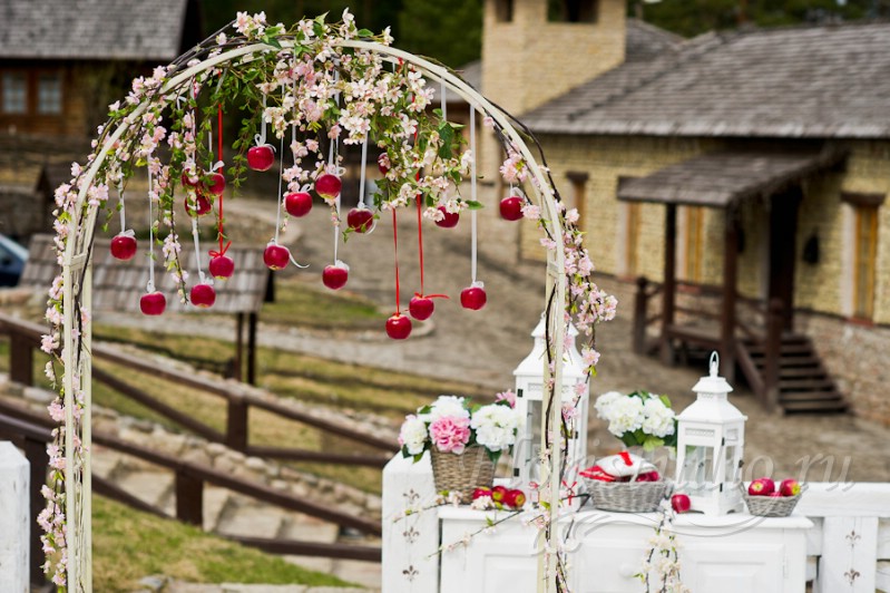 Оформление свадебной арки своими руками: фото лучших идей для декора и украшения цветами